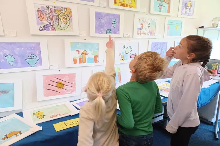 Geslaagde kunsttentoonstelling op kindcentrum De Duif