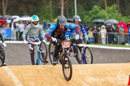 Boscrossers trotseren weer en concurrentie in Dessel (BEL)