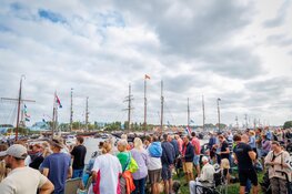 Veel bekijks bij Sail in IJmuiden tijdens vaartocht naar Amsterdam