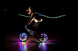 Rabobank schenkt €10.000 voor nieuwe verlichting Boscrossers