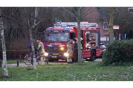 Jongentje door brandweer bevrijdt nadat hij met voet tussen trapper komt