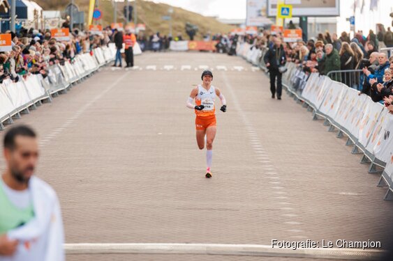 Nienke Brinkman opnieuw aan de start van Egmond Halve Marathon