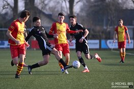 HSV gedeeld koploper na nipte winst op Always Forward