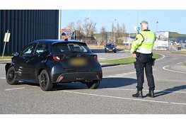 Schade aan twee auto's na botsing in Heiloo