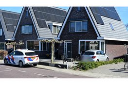 Auto belandt in voortuin na ongeval in Heiloo