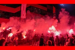 Duizenden supporters wachten spelersbus AZ op na bekerwinst