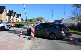 Auto ramt lantaarnpaal na mislukte bocht