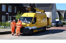 Auto ramt lantaarnpaal na mislukte bocht