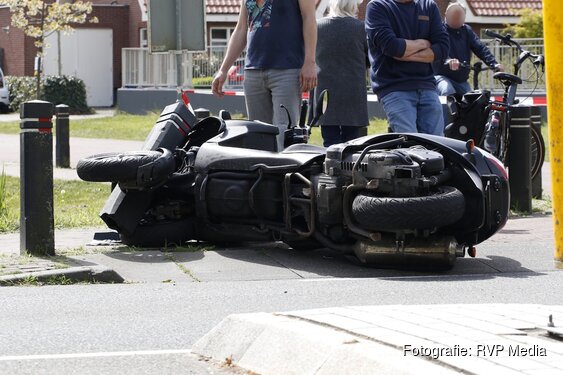 Fietser gewond na aanrijding met motor in Heiloo