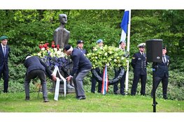 Dodenherdenking in Heiloo met stille tocht bij monument