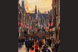 De stad liep, feestte en danste tijdens Alkmaar City Run by night