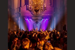 De stad liep, feestte en danste tijdens Alkmaar City Run by night