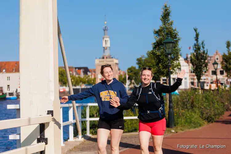Samen op pad: Le Champion en Bever lanceren ‘Gouden Wandelmaatje’ tijdens nieuwe Vierde van de 4 in Alkmaar
