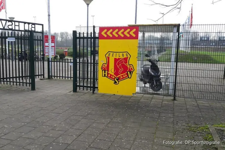 Fernandez bezorgt koploper HSV de zege op VV Egmond