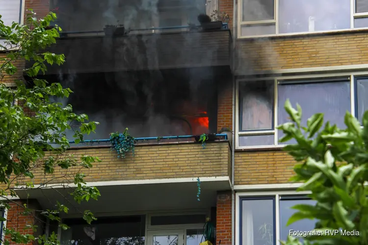 Brand in woning flatgebouw aan de Maasstraat in Alkmaar