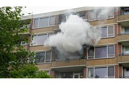 Brand in woning flatgebouw aan de Maasstraat in Alkmaar