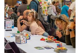 Moxcon 2026 groter dan ooit: 45 standhouders vullen de Grote Sint-Laurenskerk in Alkmaar