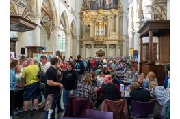 Moxcon 2026 groter dan ooit: 45 standhouders vullen de Grote Sint-Laurenskerk in Alkmaar