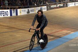 Laurens ten Dam gehuldigd op Alkmaarse wielerbaan