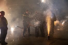 Politiehonden oefenen met vuurwerk