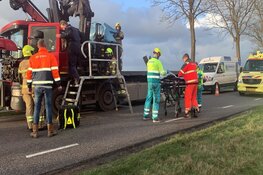 Vrachtwagenchauffeur komt klem te zitten