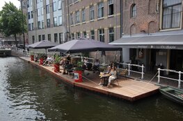 21 meter lang drijvend terras geopend in Alkmaar
