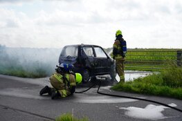 Auto in brand in Egmond aan den Hoef