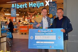 Voetbalclubs in regio Alkmaar ontvangen mooie cheque na spaaractie Albert Heijn