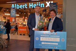 Voetbalclubs in regio Alkmaar ontvangen mooie cheque na spaaractie Albert Heijn