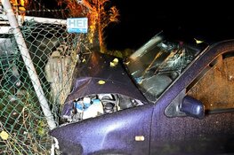 Bestuurder op de vlucht na ongeval. Dashboardkastje vol met blikken bier