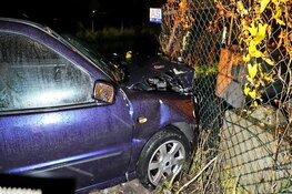 Bestuurder op de vlucht na ongeval. Dashboardkastje vol met blikken bier