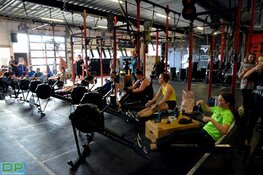 Karin Wittebrood slaagt in missie en roeit 42 km om kinderen te kunnen laten sporten