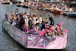 Canal Parade Pride Amsterdam in volle gang (fotoalbum)