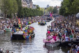 Canal Parade Pride Amsterdam in volle gang (fotoalbum)