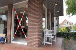 Verwarde man springt door ruit van kapsalon in Heiloo