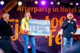 15.500 wandelaars genieten van lichtspektakel Fjoertoer Egmond