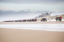 18.000 fietsers en hardlopers starten het nieuwe jaar in Egmond aan Zee