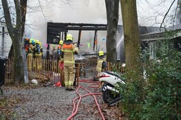 Brand in bewoond tuinhuisje in Heiloo