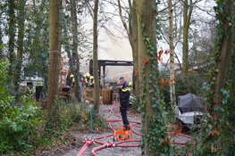Brand in bewoond tuinhuisje in Heiloo